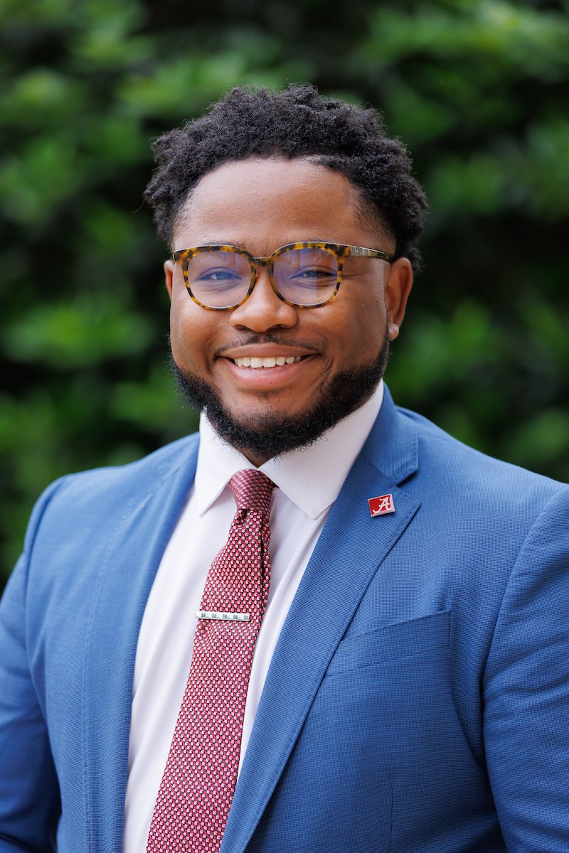 Headshot of Thomas Davis